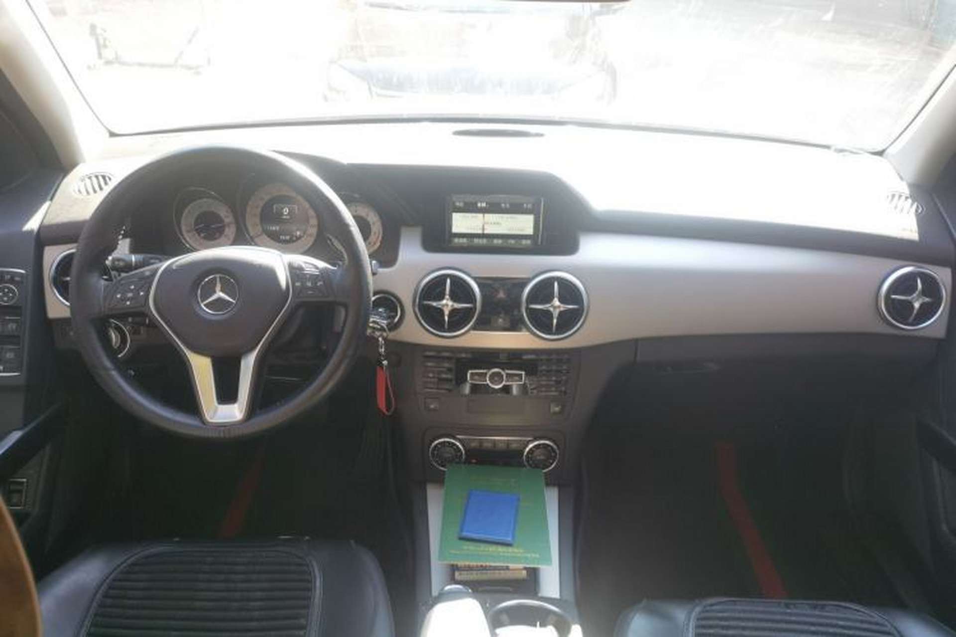 Used Mercedes-Benz GLK-Class 2013 GLK 300 4MATIC Dynamic Sunroof Model Center Console