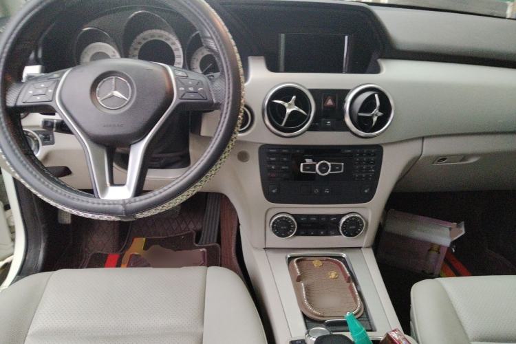 Used Mercedes-Benz GLK-Class 2013 GLK 300 4MATIC Dynamic Sunroof Model Center Console