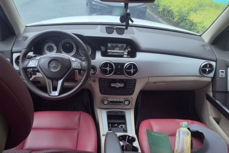 Used Mercedes-Benz GLK-Class 2013 GLK 300 4MATIC Dynamic Sunroof Model Center Console