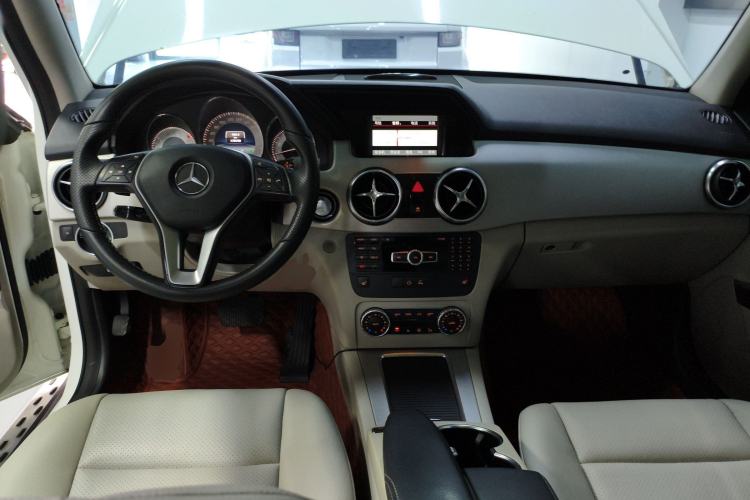 Used Mercedes-Benz GLK-Class 2013 Facelift GLK 300 4MATIC Fashion Edition Center Console