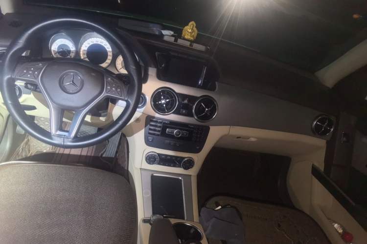 Used Mercedes-Benz GLK-Class 2013 Facelift GLK 300 4MATIC Fashion Edition Center Console