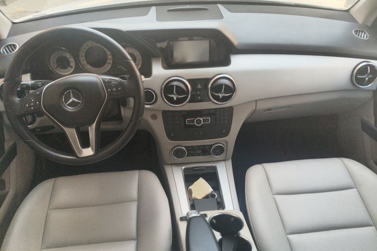 Used Mercedes-Benz GLK-Class 2013 GLK 300 4MATIC Dynamic Sunroof Model Center Console