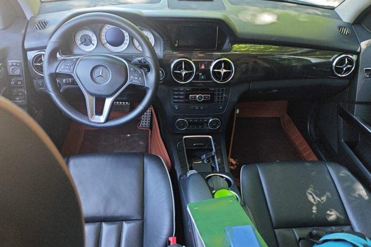 Used Mercedes-Benz GLK-Class 2013 Facelift GLK 300 4MATIC Luxury Edition Center Console