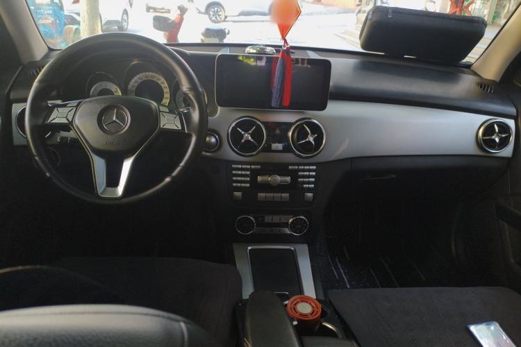 Used Mercedes-Benz GLK-Class 2013 Facelift GLK 300 4MATIC Fashion Edition Center Console