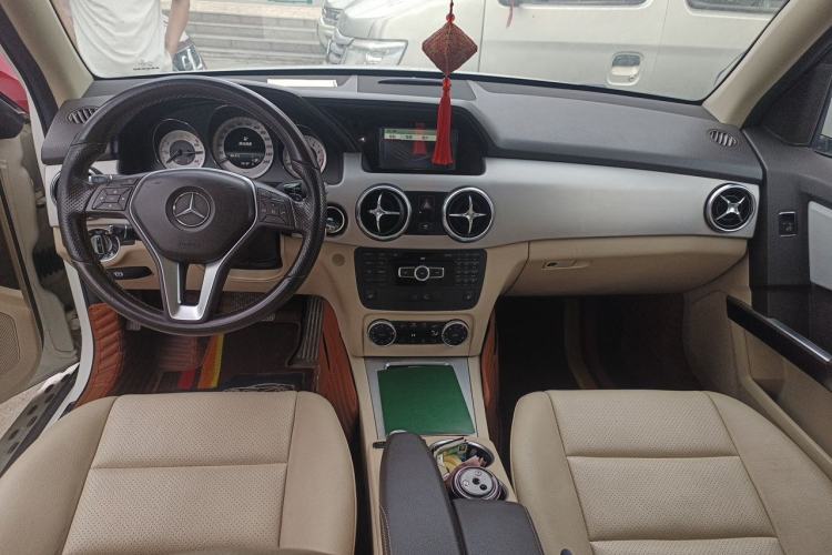 Used Mercedes-Benz GLK-Class 2013 GLK 300 4MATIC Dynamic Sunroof Model Center Console