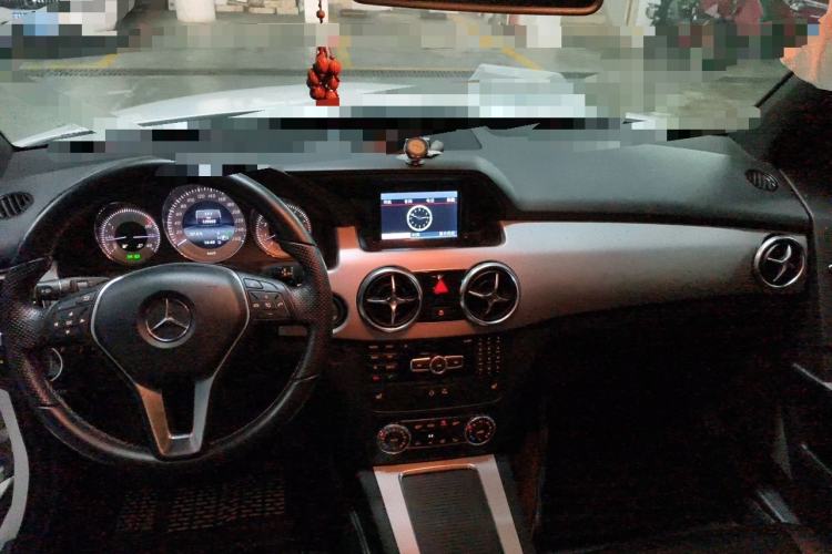 Used Mercedes-Benz GLK-Class 2013 Facelift GLK 300 4MATIC Fashion Edition Center Console