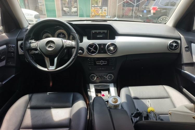 Used Mercedes-Benz GLK-Class 2013 GLK 300 4MATIC Dynamic Edition Center Console