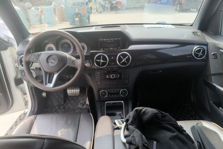 Used Mercedes-Benz GLK-Class 2013 Facelift GLK 300 4MATIC Luxury Edition Center Console