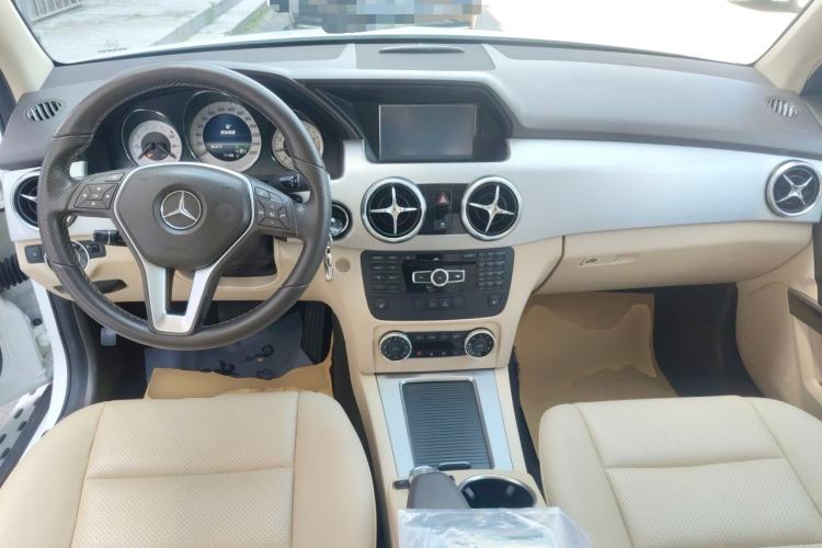 Used Mercedes-Benz GLK-Class 2013 GLK 300 4MATIC Dynamic Sunroof Model Center Console