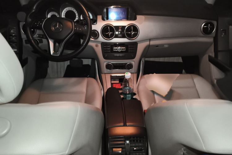 Used Mercedes-Benz GLK-Class 2013 GLK 300 4MATIC Fashion Model Center Console