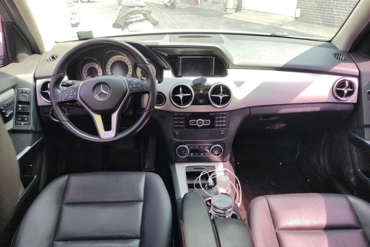 Used Mercedes-Benz GLK-Class 2013 GLK 300 4MATIC Dynamic Sunroof Model Center Console