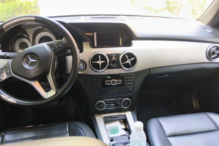Used Mercedes-Benz GLK-Class 2013 GLK 300 4MATIC Luxury Model Center Console