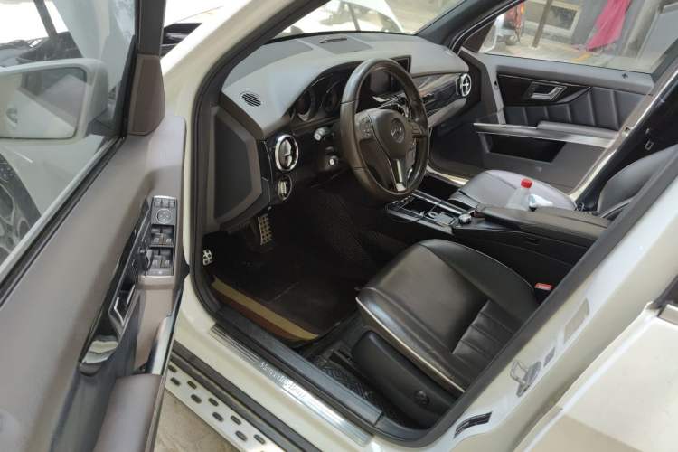 Used Mercedes-Benz GLK-Class 2013 GLK 300 4MATIC Luxury Model Driver Seat