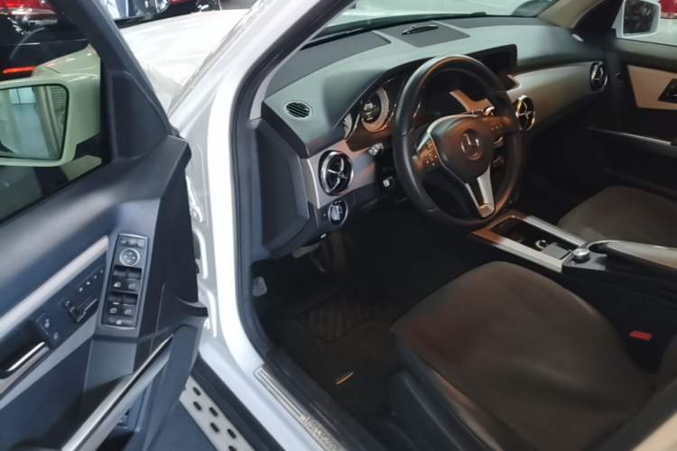Used Mercedes-Benz GLK-Class 2013 Facelift GLK 300 4MATIC Fashion Edition Driver Seat