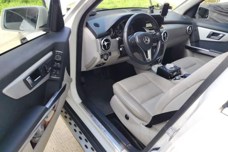 Used Mercedes-Benz GLK-Class 2013 GLK 300 4MATIC Dynamic Sunroof Model Driver Seat