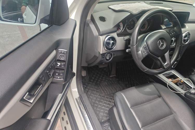 Used Mercedes-Benz GLK-Class 2013 GLK 300 4MATIC Dynamic Sunroof Model Driver Seat