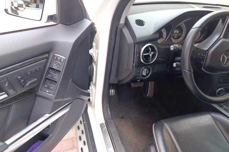 Used Mercedes-Benz GLK-Class 2013 Facelift GLK 300 4MATIC Luxury Edition Driver Seat