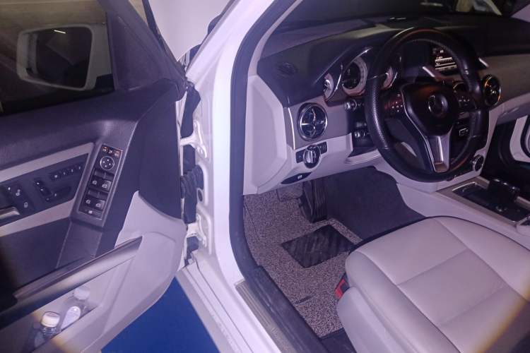 Used Mercedes-Benz GLK-Class 2013 GLK 300 4MATIC Dynamic Edition Driver Seat