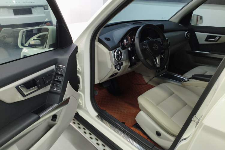 Used Mercedes-Benz GLK-Class 2013 Facelift GLK 300 4MATIC Fashion Edition Driver Seat