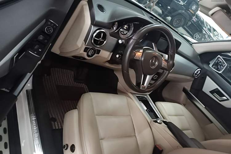 Used Mercedes-Benz GLK-Class 2013 Facelift GLK 300 4MATIC Fashion Edition Driver Seat