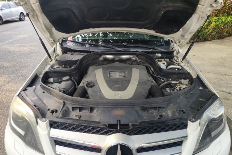 Used Mercedes-Benz GLK-Class 2013 GLK 300 4MATIC Fashion Model Engine Bay