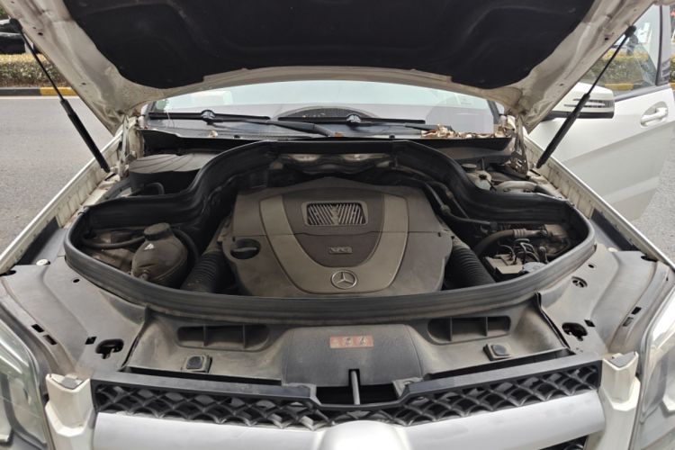 Used Mercedes-Benz GLK-Class 2013 GLK 300 4MATIC Fashion Model Engine Bay