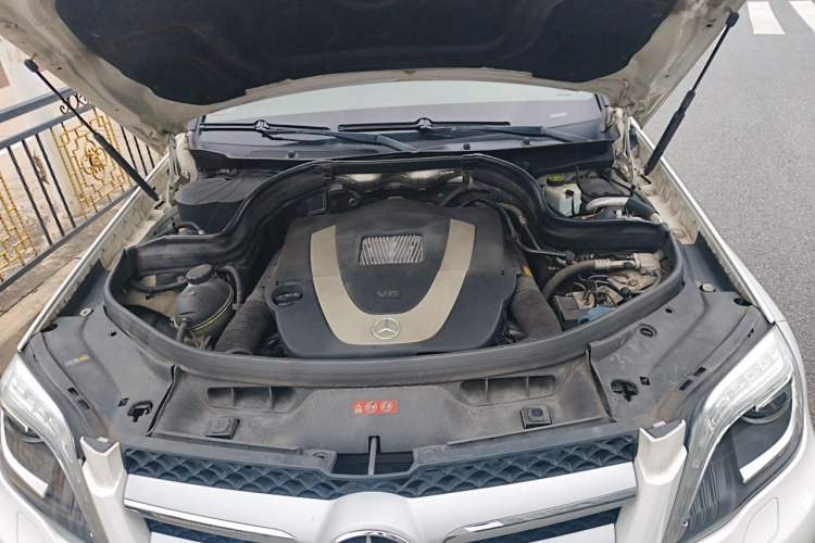 Used Mercedes-Benz GLK-Class 2013 GLK 300 4MATIC Fashion Model Engine Bay
