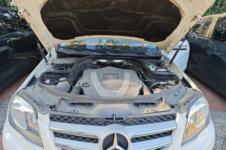 Used Mercedes-Benz GLK-Class 2013 GLK 300 4MATIC Dynamic Sunroof Model Engine Bay