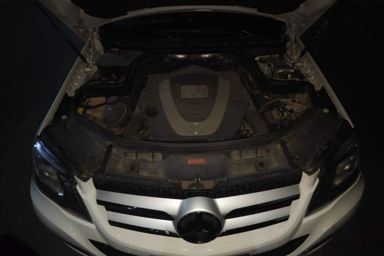 Used Mercedes-Benz GLK-Class 2013 GLK 300 4MATIC Dynamic Sunroof Model Engine Bay