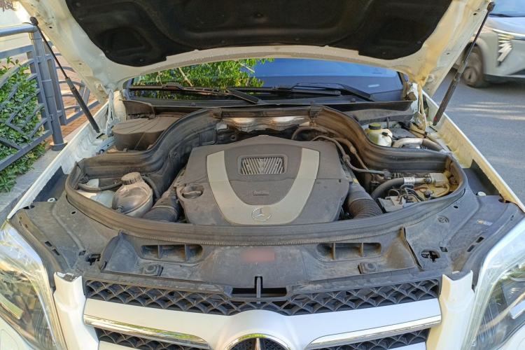Used Mercedes-Benz GLK-Class 2013 GLK 300 4MATIC Luxury Model Engine Bay