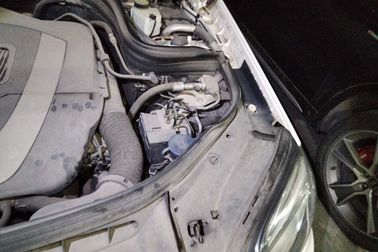 Used Mercedes-Benz GLK-Class 2013 GLK 300 4MATIC Dynamic Sunroof Model Engine Bay Left