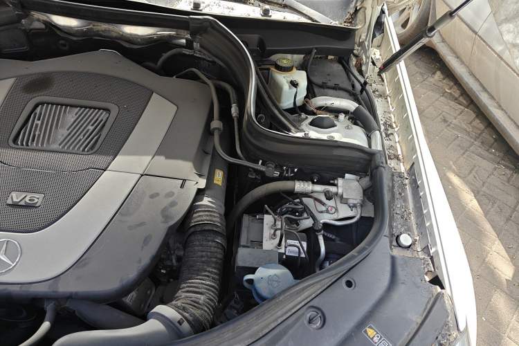 Used Mercedes-Benz GLK-Class 2013 Facelift GLK 300 4MATIC Fashion Edition Engine Bay Left