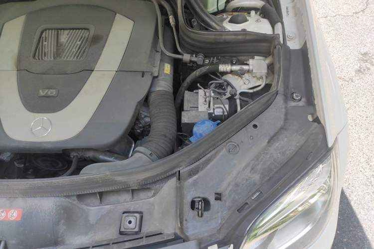 Used Mercedes-Benz GLK-Class 2013 GLK 300 4MATIC Dynamic Sunroof Model Engine Bay Left