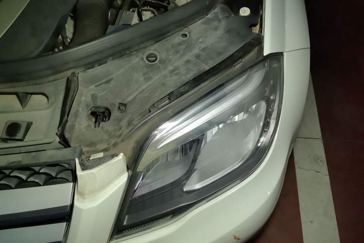 Used Mercedes-Benz GLK-Class 2013 GLK 300 4MATIC Dynamic Sunroof Model Engine Bay Left