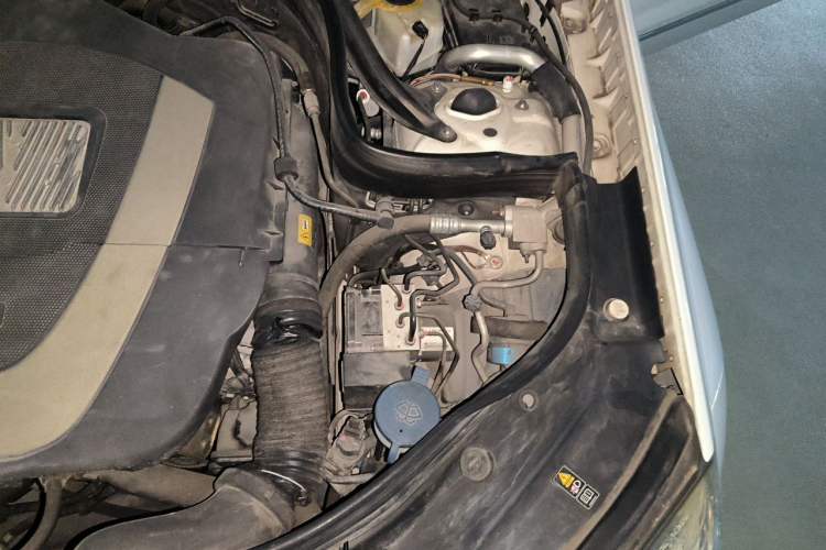 Used Mercedes-Benz GLK-Class 2013 GLK 300 4MATIC Dynamic Sunroof Model Engine Bay Left