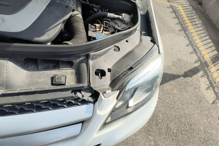Used Mercedes-Benz GLK-Class 2013 GLK 300 4MATIC Fashion Model Engine Bay Left