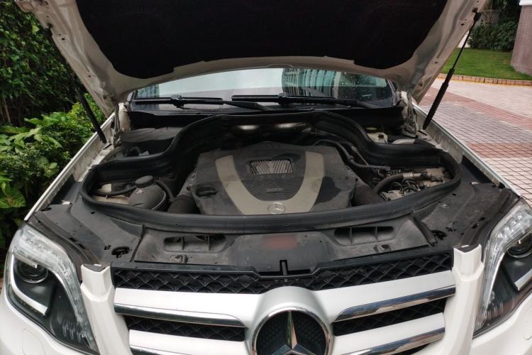 Used Mercedes-Benz GLK-Class 2013 GLK 300 4MATIC Luxury Model Engine Bay