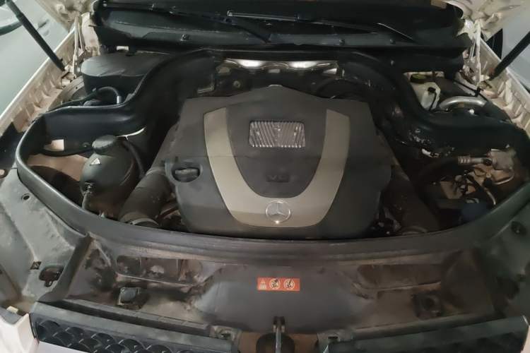 Used Mercedes-Benz GLK-Class 2013 Facelift GLK 300 4MATIC Fashion Edition Engine Bay