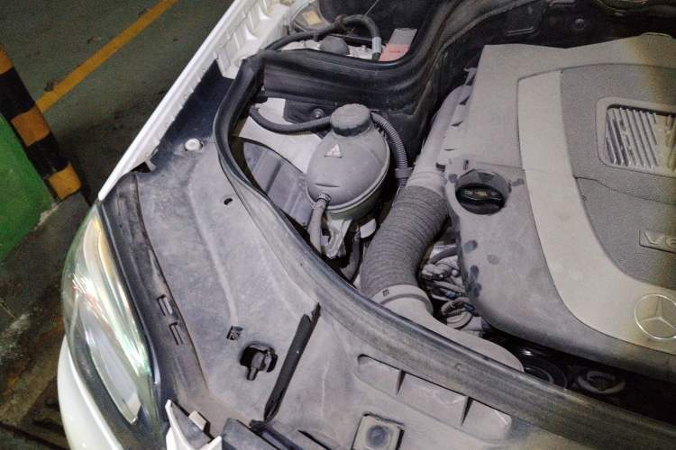 Used Mercedes-Benz GLK-Class 2013 GLK 300 4MATIC Dynamic Sunroof Model Engine Bay Right
