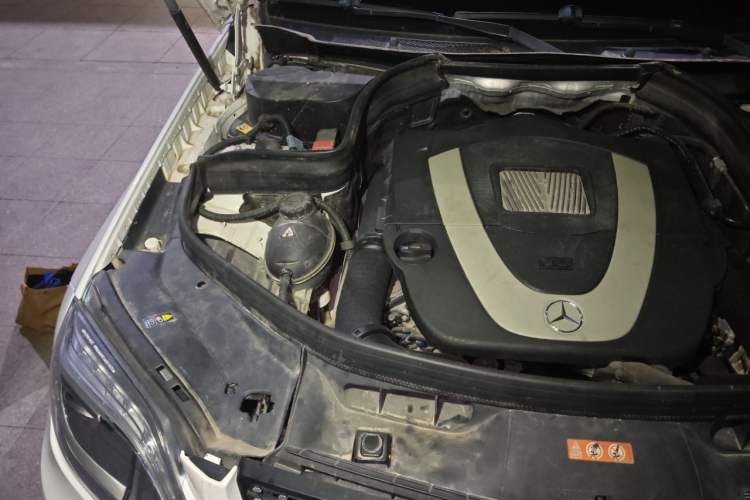 Used Mercedes-Benz GLK-Class 2013 GLK 300 4MATIC Luxury Model Engine Bay Right