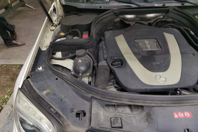 Used Mercedes-Benz GLK-Class 2013 GLK 300 4MATIC Luxury Model Engine Bay Right