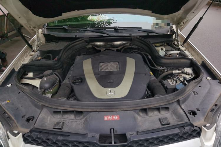 Used Mercedes-Benz GLK-Class 2013 GLK 300 4MATIC Luxury Model Engine Bay