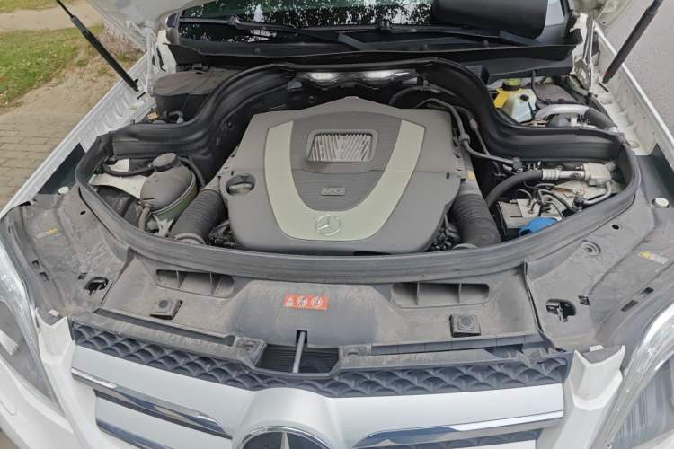 Used Mercedes-Benz GLK-Class 2013 GLK 300 4MATIC Fashion Model Engine Bay
