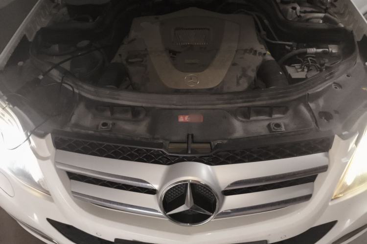 Used Mercedes-Benz GLK-Class 2013 GLK 300 4MATIC Fashion Model Engine Bay