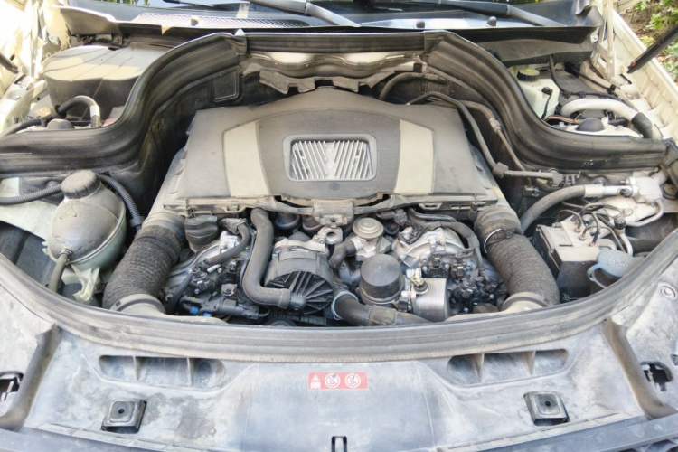 Used Mercedes-Benz GLK-Class 2013 GLK 300 4MATIC Luxury Model Engine Bay