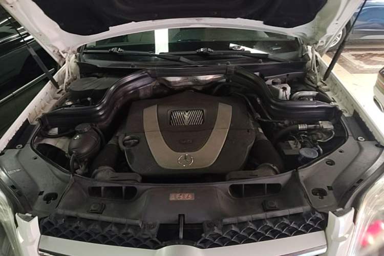 Used Mercedes-Benz GLK-Class 2013 Facelift GLK 300 4MATIC Fashion Edition Engine Bay