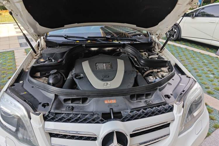 Used Mercedes-Benz GLK-Class 2013 GLK 300 4MATIC Fashion Model Engine Bay