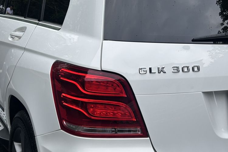 Used Mercedes-Benz GLK-Class 2013 Facelift GLK 300 4MATIC Fashion Edition Exterior 2