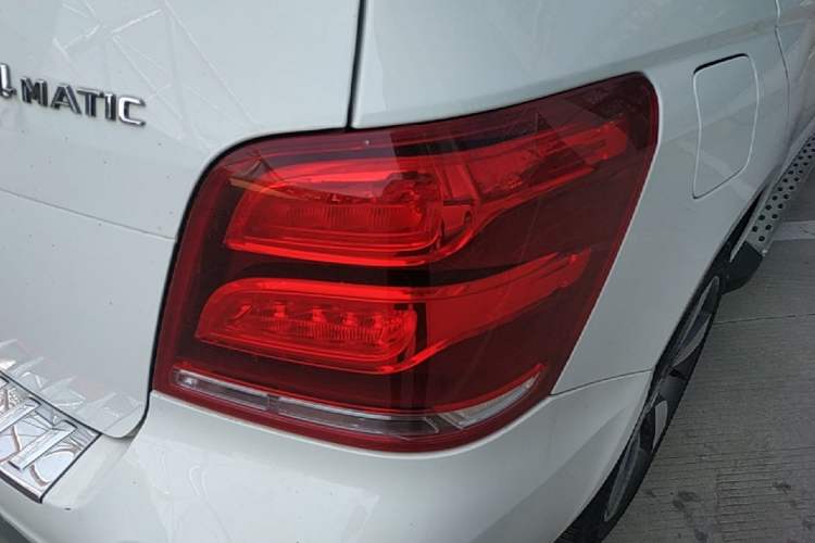 Used Mercedes-Benz GLK-Class 2013 GLK 300 4MATIC Dynamic Sunroof Model Exterior 3