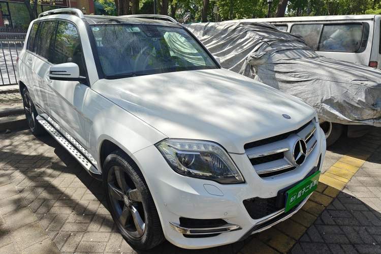 Used Mercedes-Benz GLK-Class 2013 Facelift GLK 300 4MATIC Fashion Edition Front Right 45 Deg